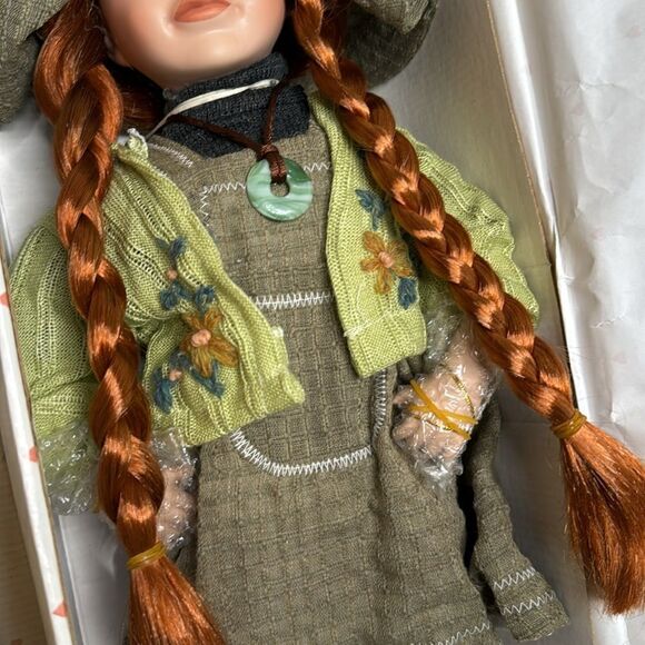 NIB Vintage The Broadway Collection Porcelain Doll Limited Edition Polly 12400 - Picture 3 of 6